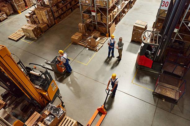 istockphoto-2211220200-612×612 la logística frena tu empresa